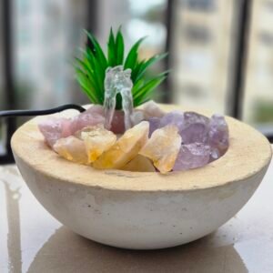 מזרקת מים אנרגטית עם אבני אמטיסט, אוונטורין ירוק ורוז קוורץ